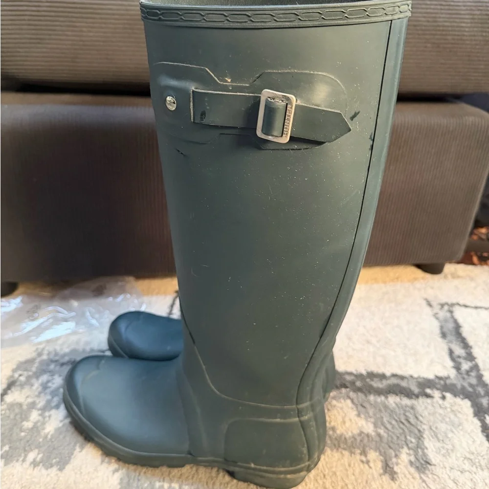 Hunter Rain Boots (size 11; dark green) - Picture 2 of 5